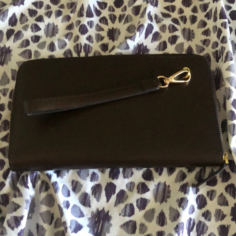 Guy Laroche Dark Brown Leather Travel Wallet - Picture 9 of 9